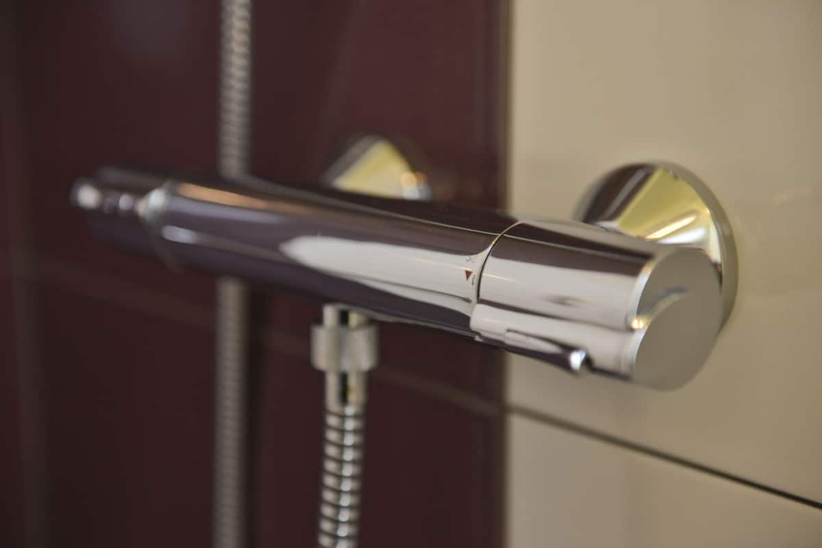 triple room | bathroom | shower, free toiletries, hair dryer, towels