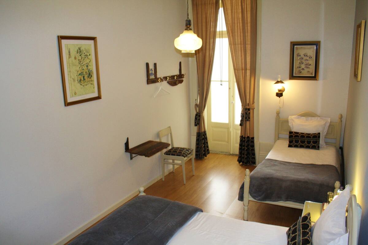 Habitación triple estándar | Camas con pillow-top, escritorio y insonorización