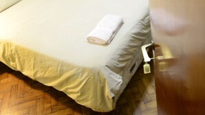 スイート 専用バスルーム | セーフティボックス (室内)、デスク、WiFi (無料)