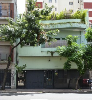 Property entrance - Garden House Hostel (Buenos Aires)