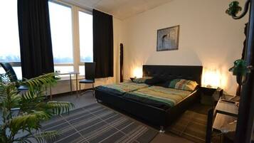 Double Room | Hypo-allergenic bedding, desk, laptop workspace, free WiFi