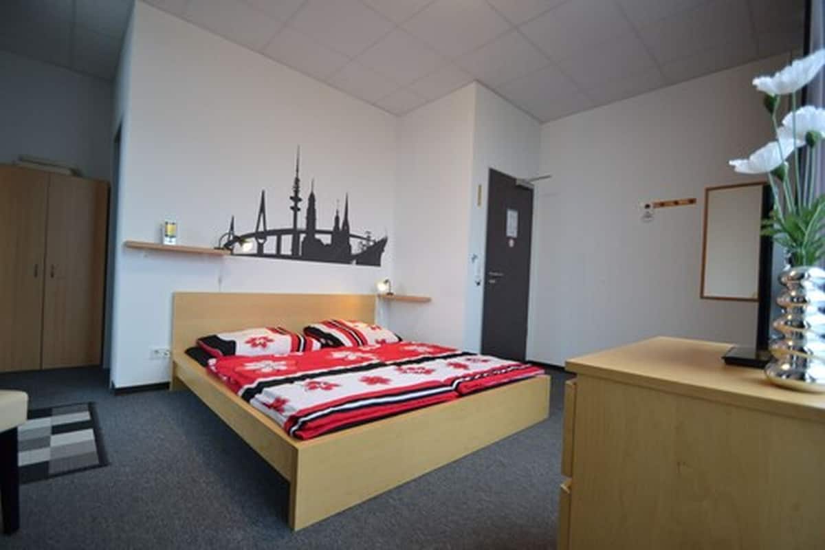 Double Room | Peralatan tempat tidur hipoalergenik, meja, ruang kerja komputer riba