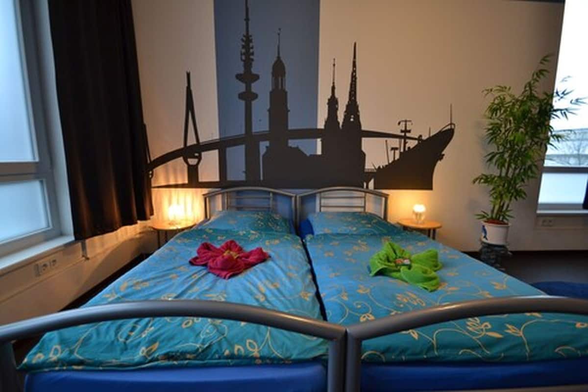 Double Room | Peralatan tempat tidur hipoalergenik, meja, ruang kerja komputer riba