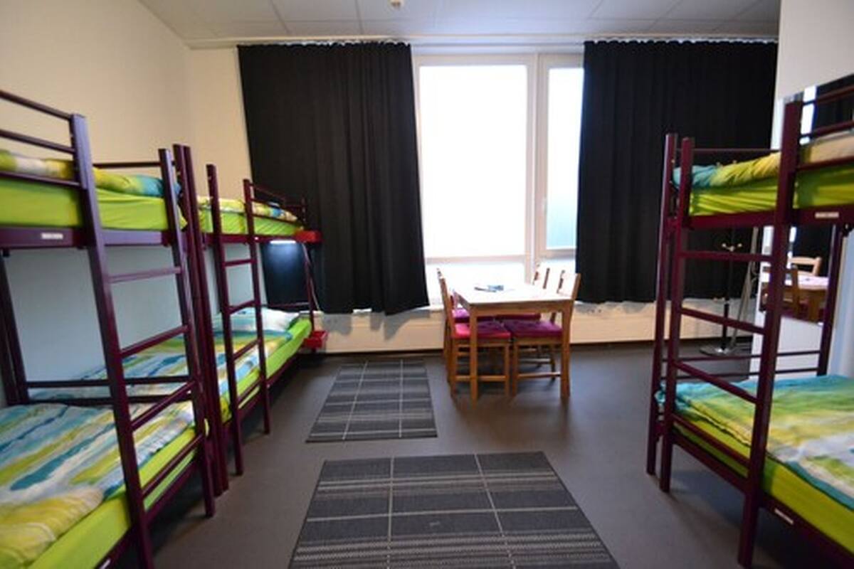 Ropa de cama hipoalergénica y escritorio 