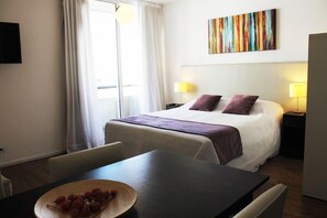 Studio | Pillowtop beds, in-room safe, desk, blackout drapes - Defensa Suites San Telmo (Buenos Aires)