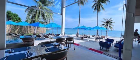 Outdoor pool, sun loungers