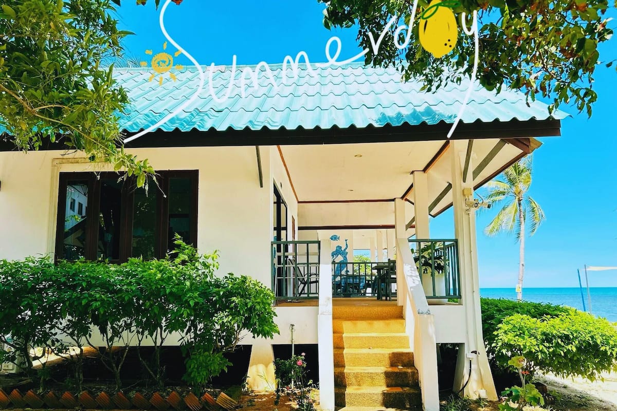 Bungalow, Beachfront | Minibar, free WiFi, bed sheets