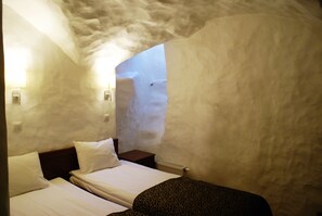 Budget Double or Twin | In-room safe, desk, free WiFi, bed sheets - Gotthard Residence (Tallinn)
