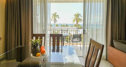 Court Meridian Hotel and Suites