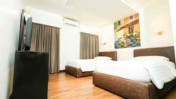 Executive Twin | In-room safe, individually decorated, individually furnished, desk