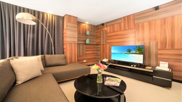 Caja de seguridad en la habitación y decoración personalizada 