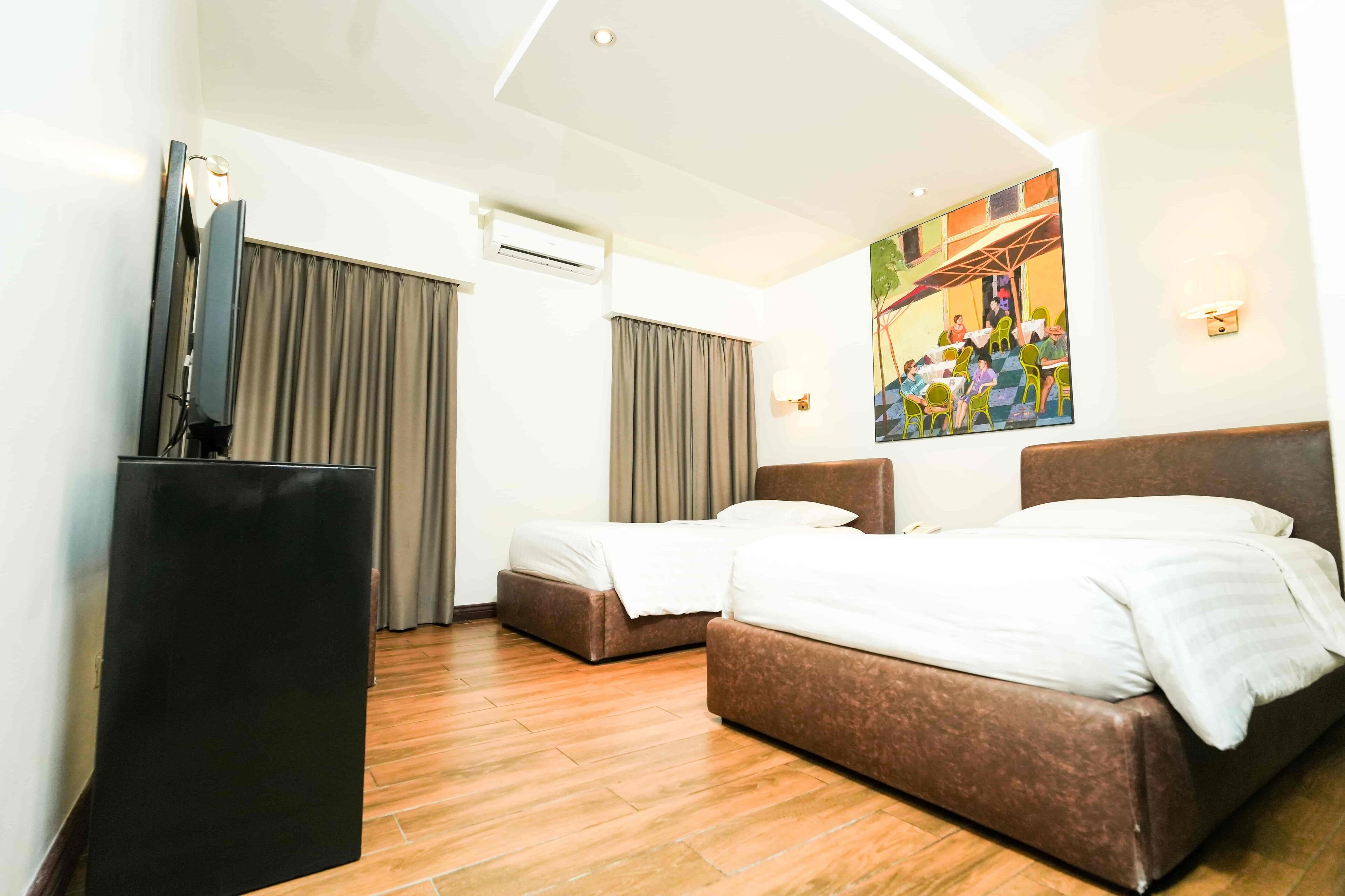 Executive Twin | Cofres nos quartos, individualmente decorados