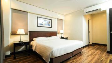 In-room safe, individually decorated, individually furnished, desk