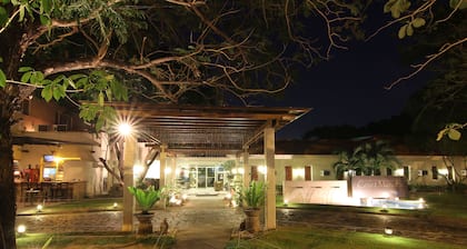 Court Meridian Hotel and Suites