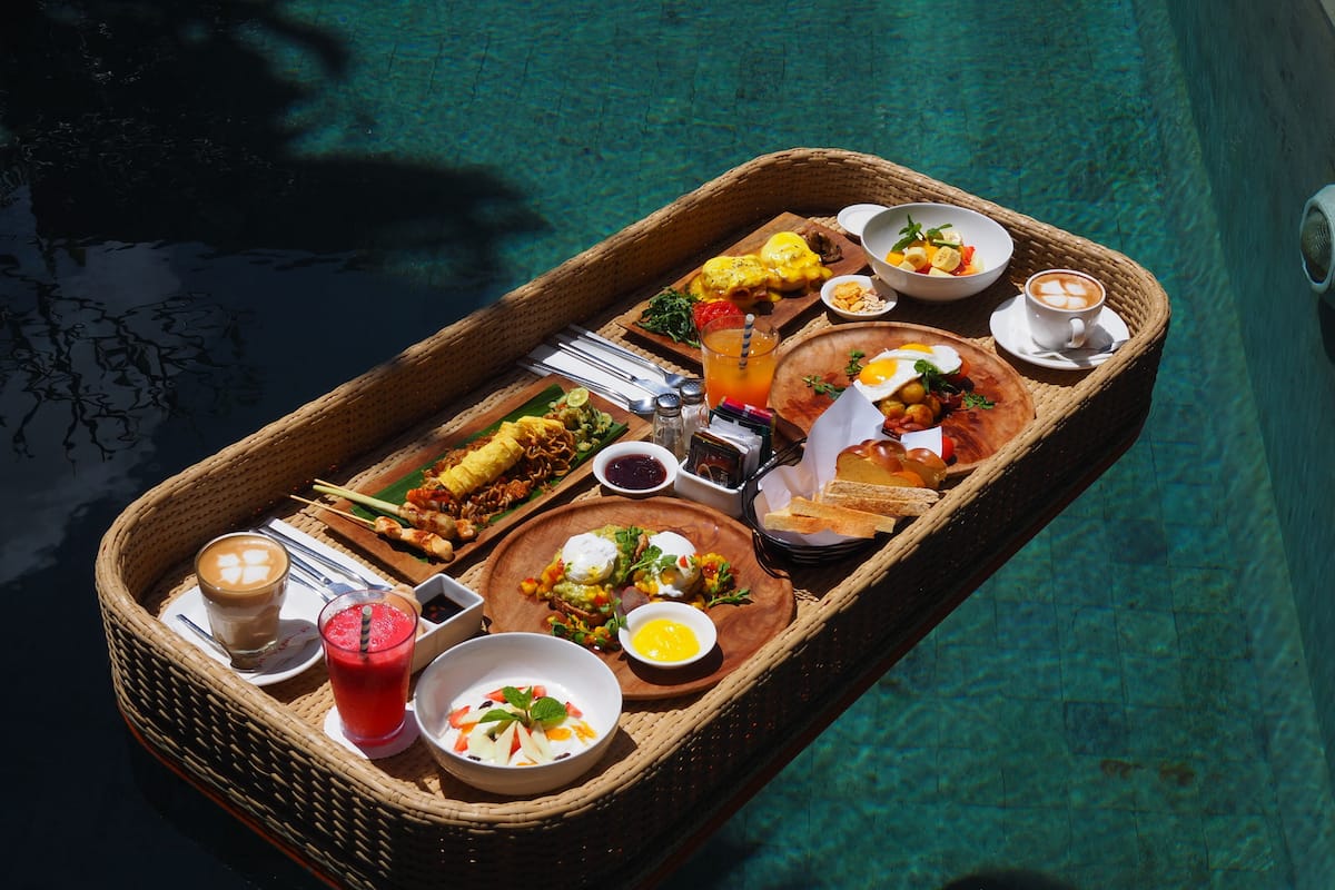 One Bedroom Private Pool Villa with Free Floating Breakfast | Makan dalam bilik