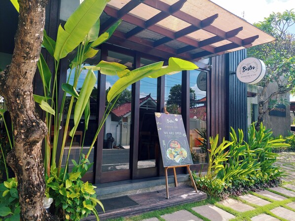 Breakfast, lunch and dinner served