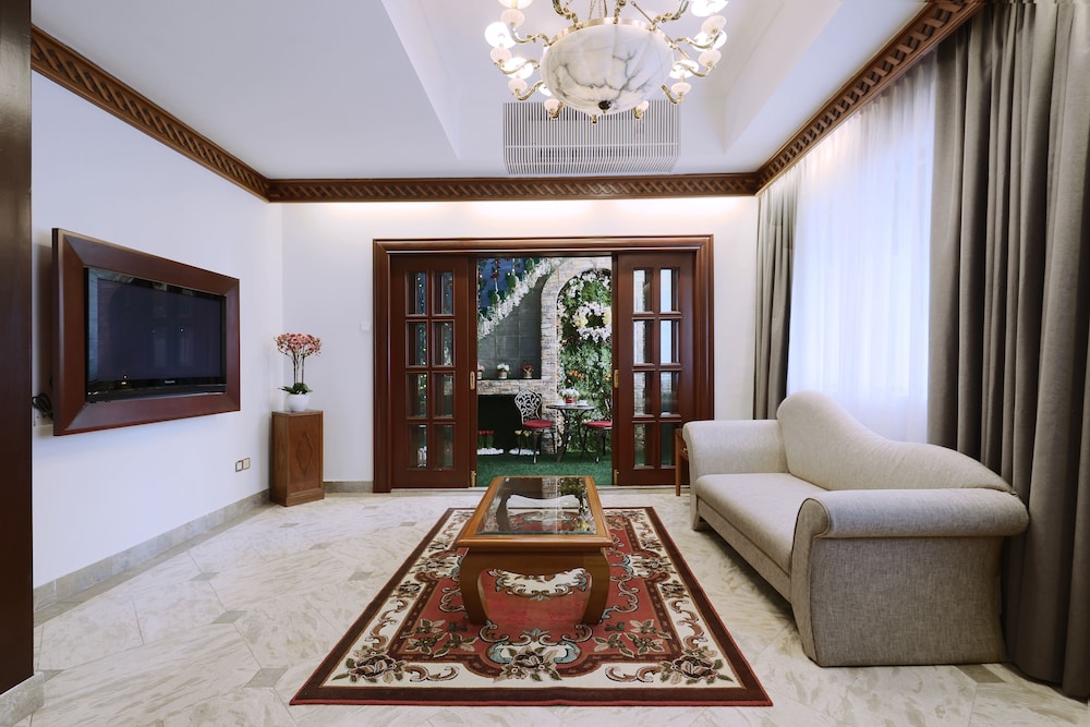 The Jesselton Hotel by null