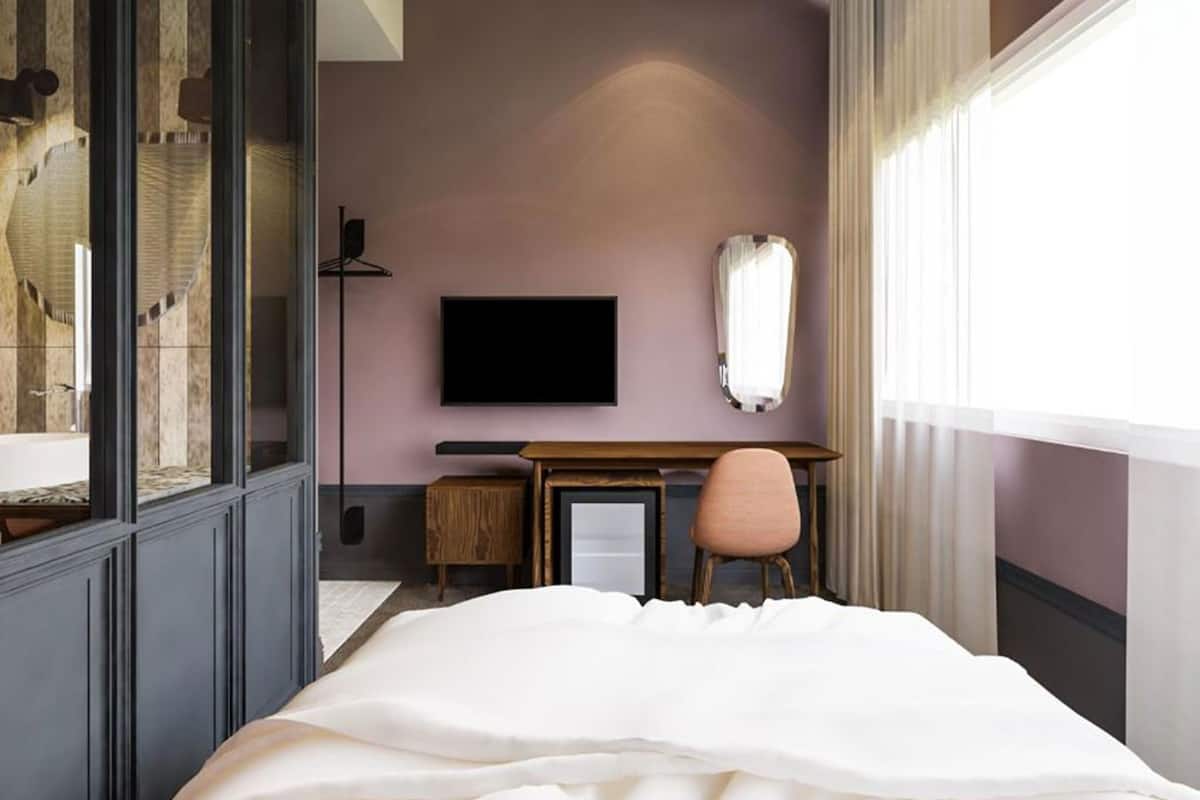 Minibar, in-room safe, desk, iron/ironing board