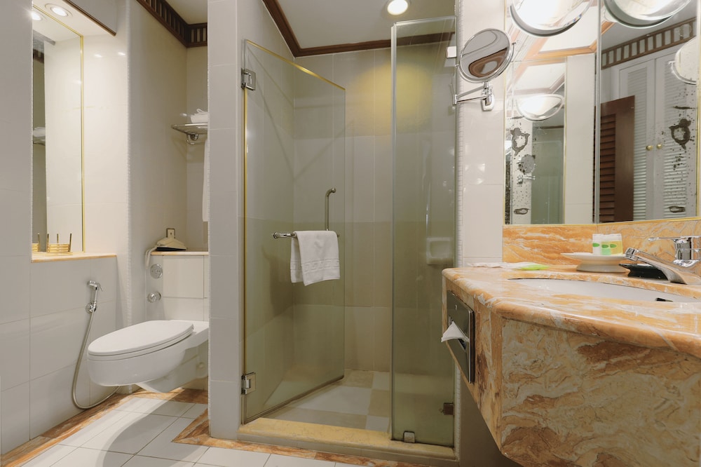 The Jesselton Hotel by null