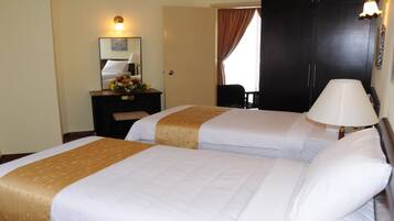 3 bedrooms, in-room safe, desk, laptop workspace