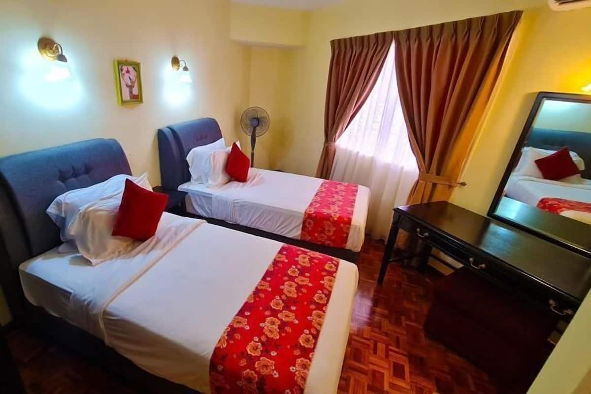 客房内保险箱、办公桌、笔记本电脑工作区、隔音