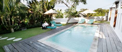 Outdoor pool, pool umbrellas, sun loungers