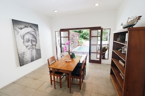 Apartamento, 1 habitación, piscina privada, vistas al jardín | Servicio de comidas en la habitación
