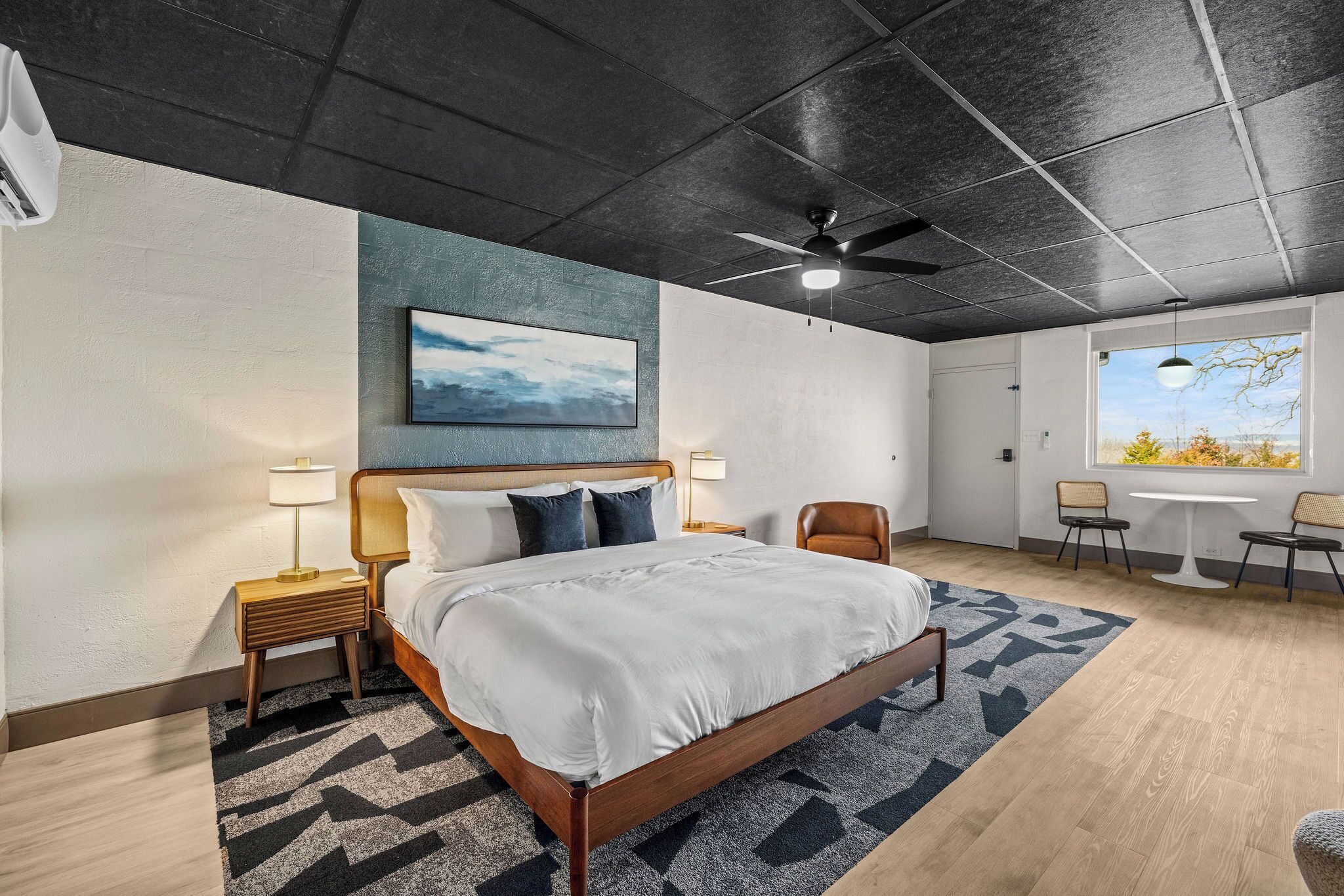 Standard Studio, 1 King Bed, Non Smoking, Kitchenette | Individually decorated, individually furnished, blackout drapes