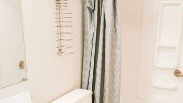 Standard Room | Bathroom