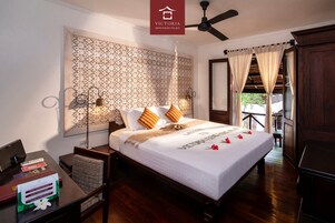 Xiengthong Villa | ミニバー、セーフティボックス (室内)、デスク、アイロン / アイロン台