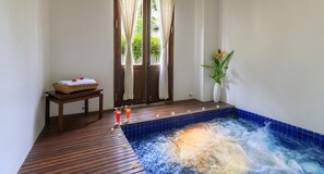Xiengthong Villa | Bathroom