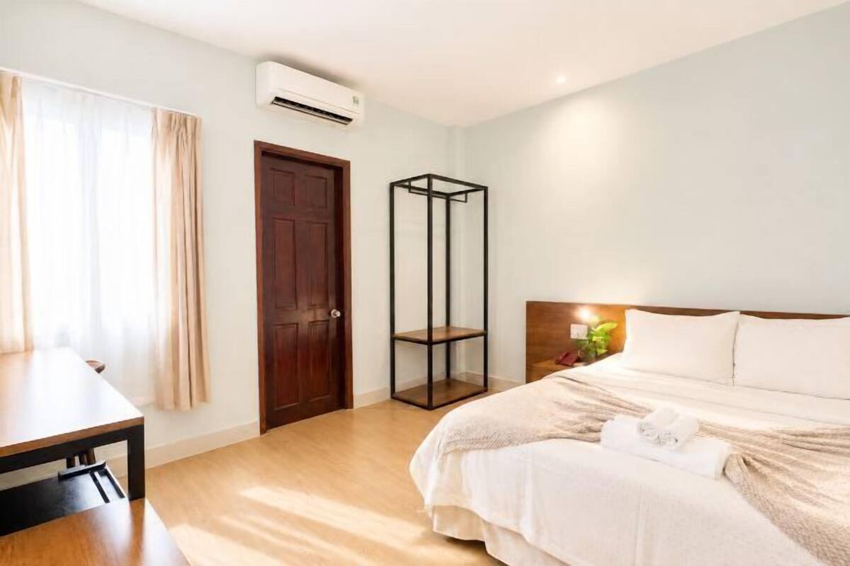 In-room safe, desk, blackout drapes, WiFi (free)