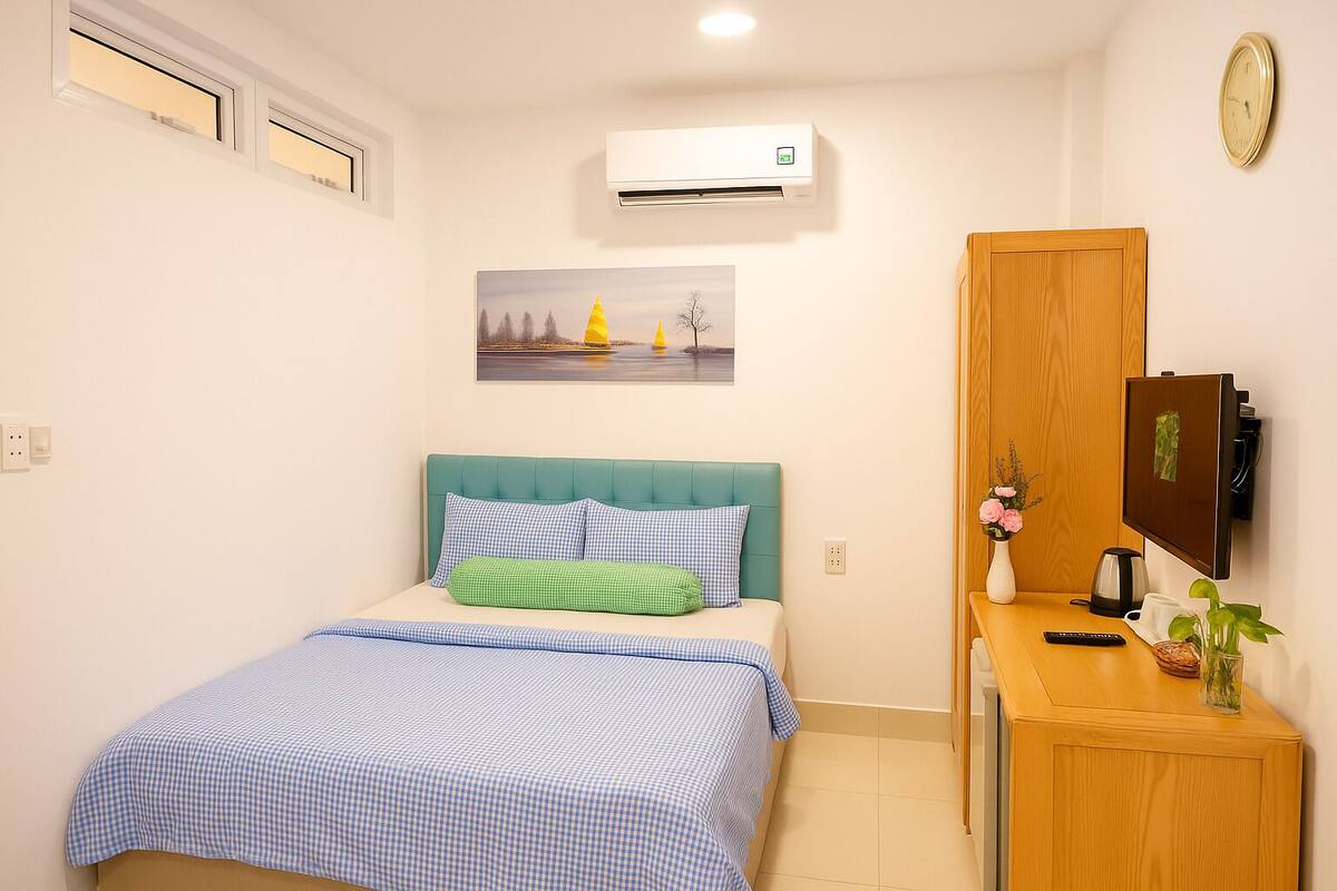 Chambre Double Standard (Free Welcome Fruit) | Coffres-forts dans les chambres, bureau, rideaux occultants