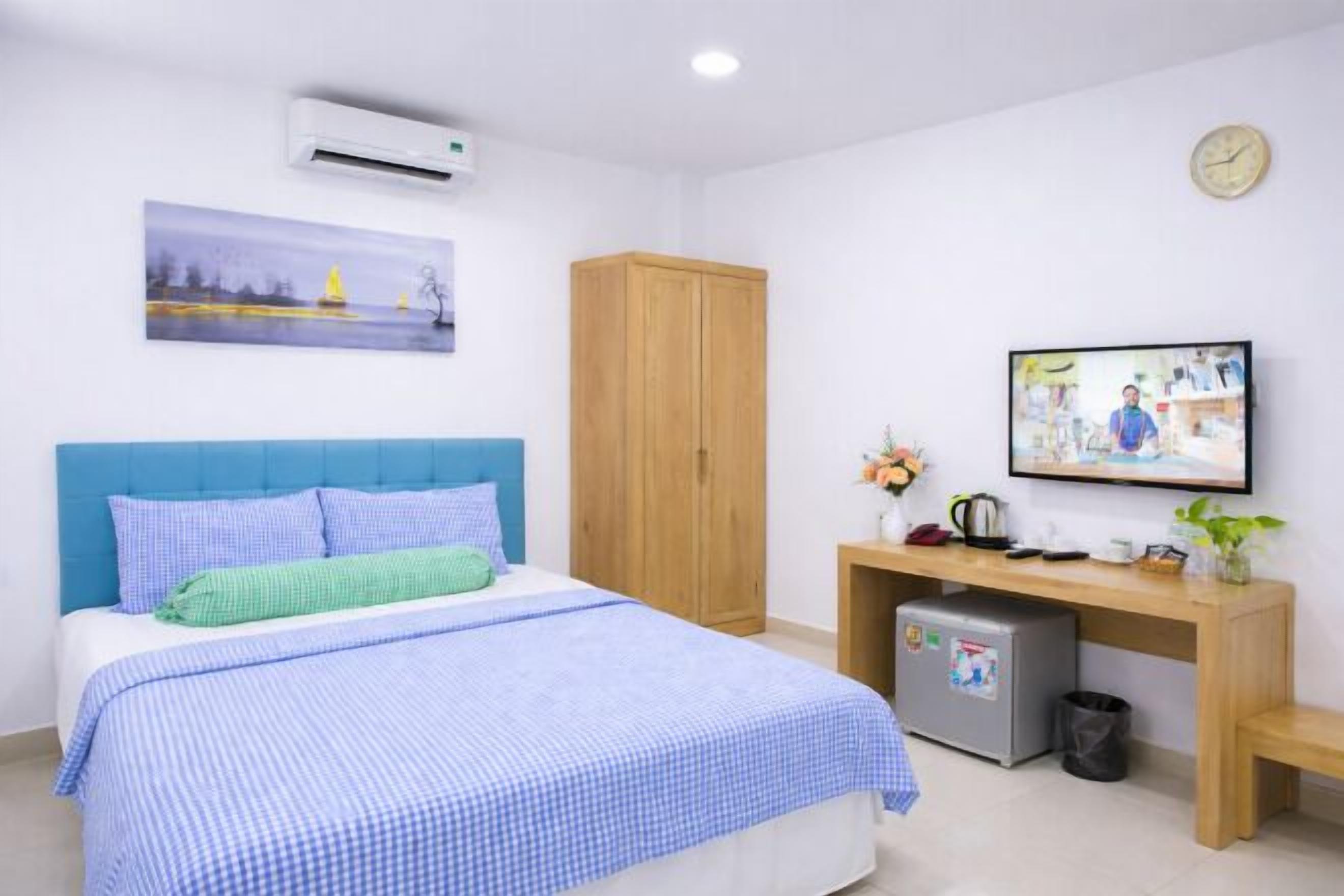 In-room safe, desk, blackout drapes, free WiFi