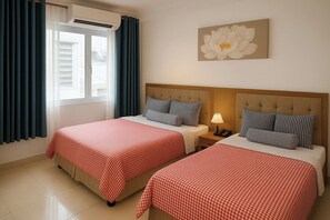 In-room safe, desk, blackout drapes, free WiFi -  Phan Anh Hotel - Bui Vien Walking Street (Ho Chi Minh City)