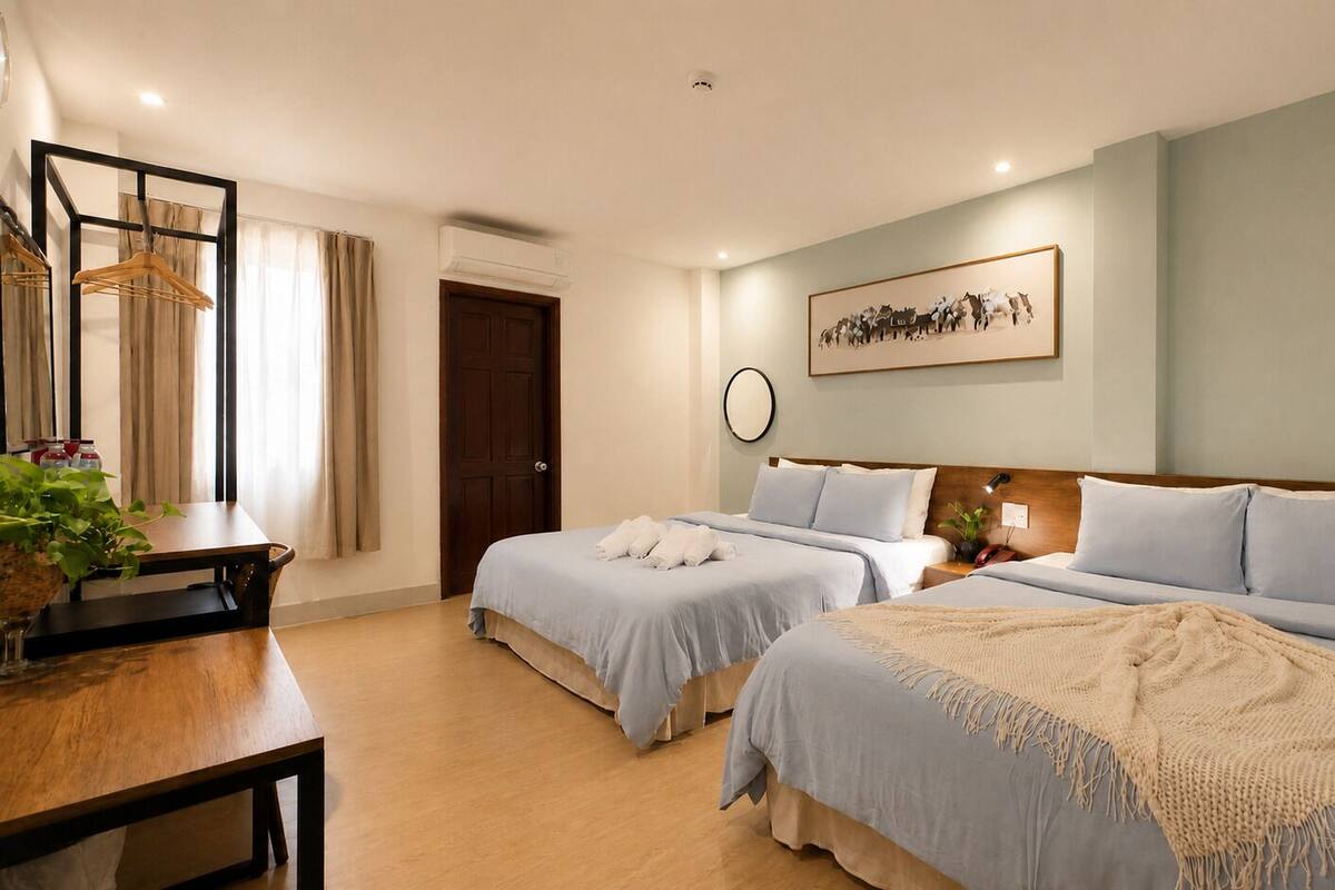 Family Room | In-room safe, desk, blackout drapes, WiFi (free)