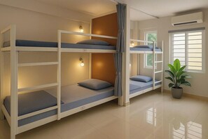 In-room safe, desk, blackout drapes, free WiFi -  Phan Anh Hotel - Bui Vien Walking Street (Ho Chi Minh City)