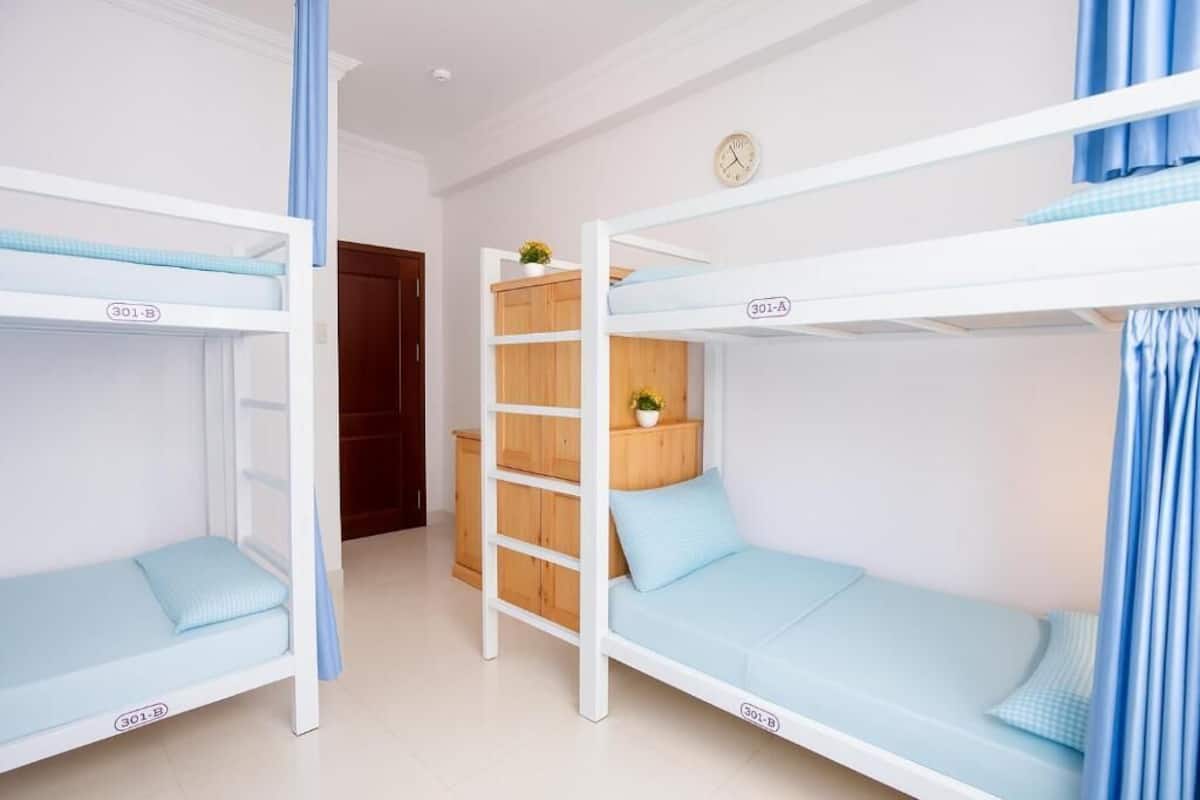 Shared Dormitory | In-room safe, desk, blackout drapes, free WiFi