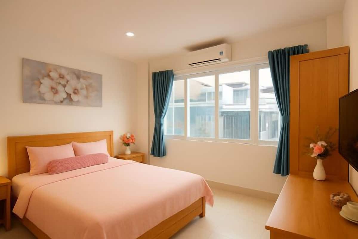 In-room safe, desk, blackout drapes, free WiFi