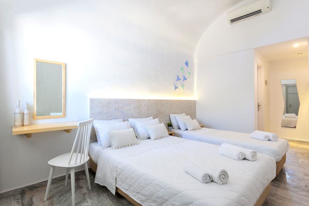 Standard Triple Room | In-room safe, WiFi (free), bed sheets