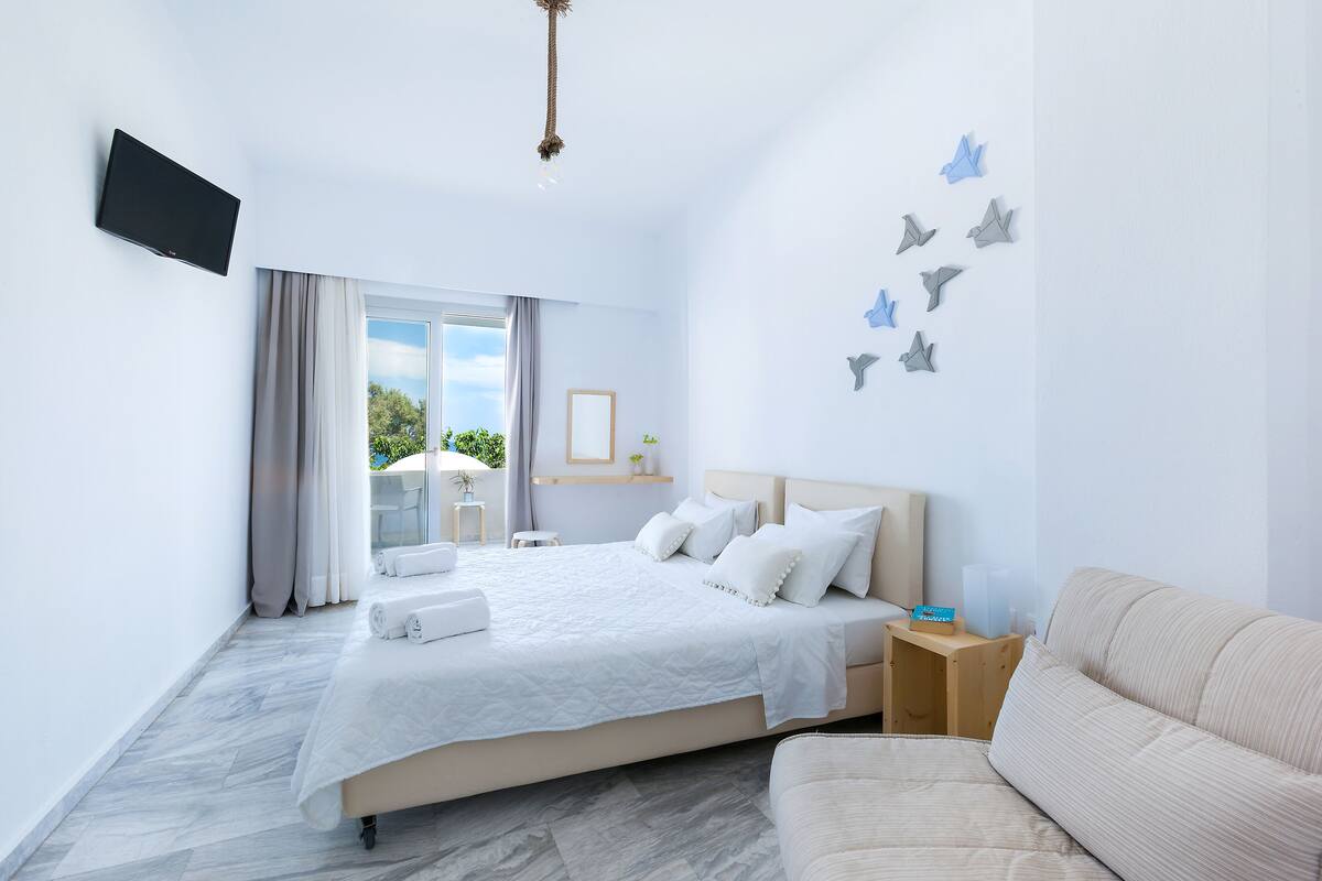 Standard Room, Sea View | In-room safe, WiFi (free), bed sheets