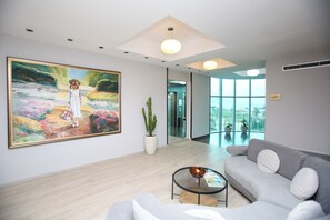 迷你吧、办公桌