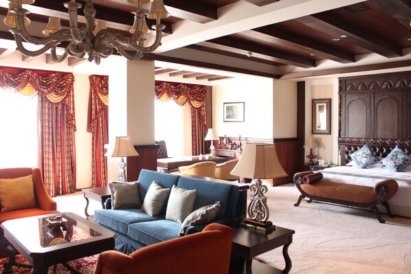 Presidential Room, 1 King Bed (Jia Li Ze)