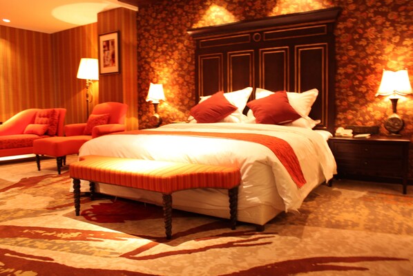 스탠다드룸, 킹사이즈침대 1개, 흡연, 골프장 전망 | 미니바, 객실 내 금고, 책상, 다리미/다리미판