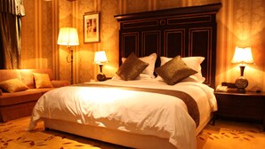 Phòng Tiêu chuẩn, 1 giường cỡ king, không hút thuốc, quang cảnh núi | Minibar, két bảo mật tại phòng, bàn, bàn ủi/dụng cụ ủi quần áo 