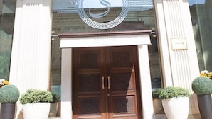 Property entrance - Sapphire Hotel Baku (Baku)