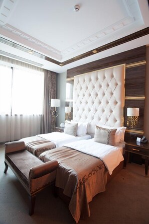 Chambre Affaires Double ou avec lits jumeaux | Coffres-forts dans les chambres, bureau, chambres insonorisées