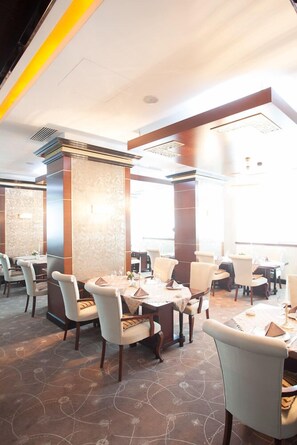 Breakfast, lunch, dinner served; Eastern European cuisine - Sapphire Hotel Baku (Baku)
