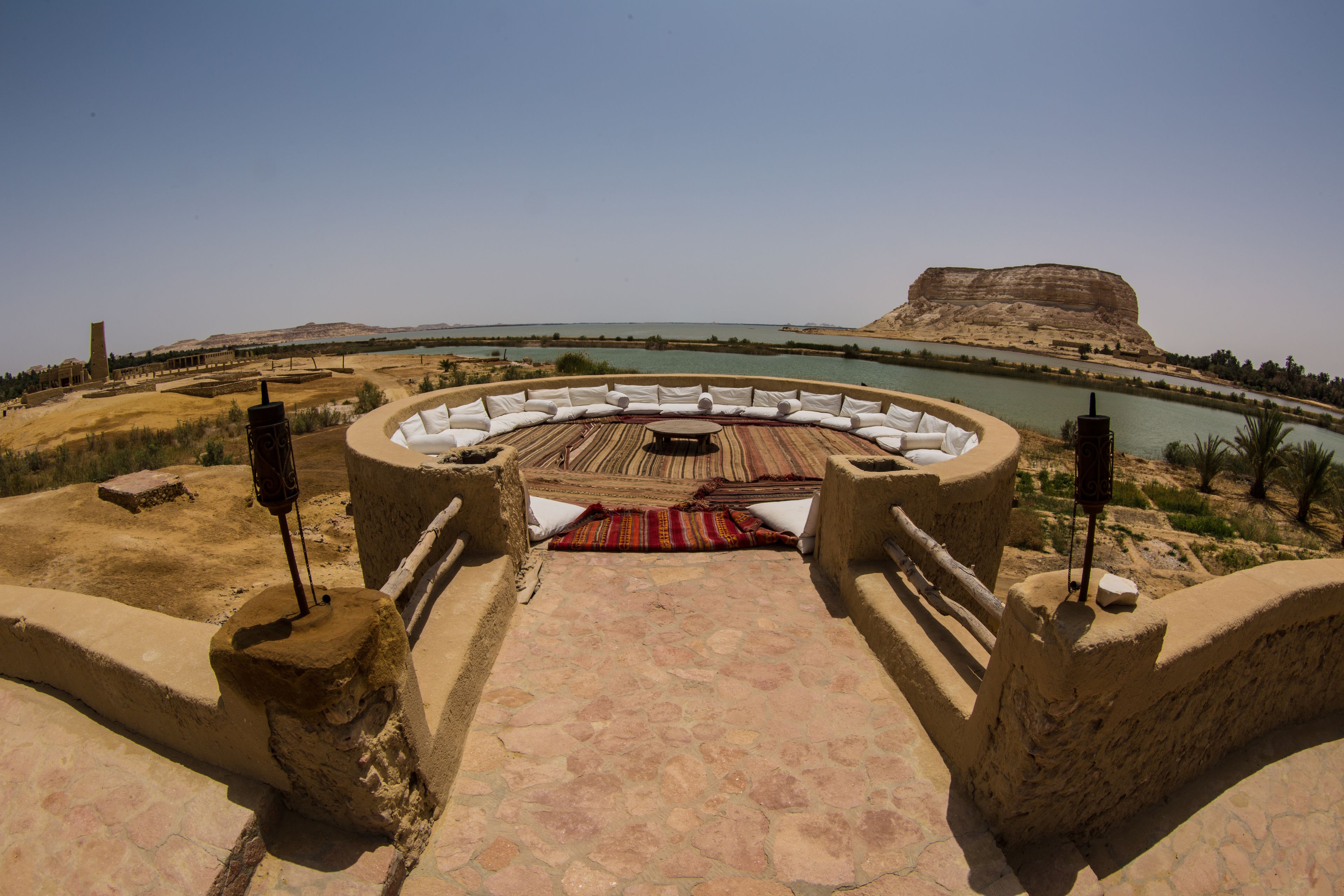 المنطقة المحيطة بالمنشأة