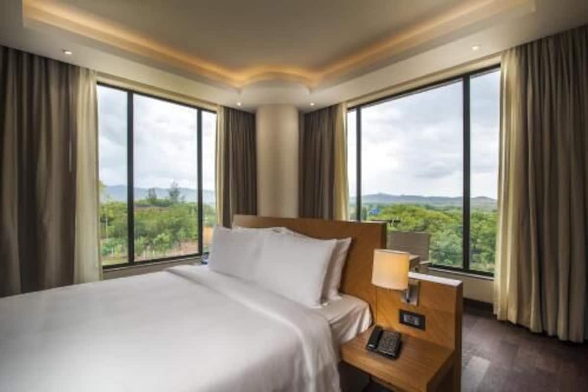 Premium bedding, pillow-top beds, in-room safe, individually decorated